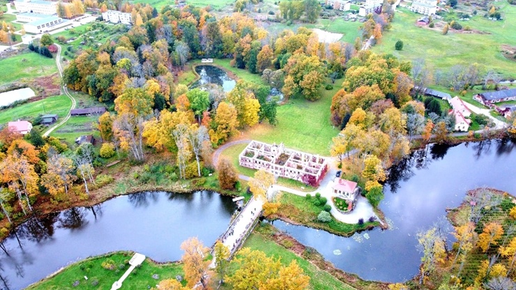 «Rankas muiža» ietērpusies košās rudens krāsās. Foto: Rankasmuiza.lv 292444