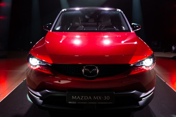 Iepazīstina ar elektromobili Mazda MX-30 292725