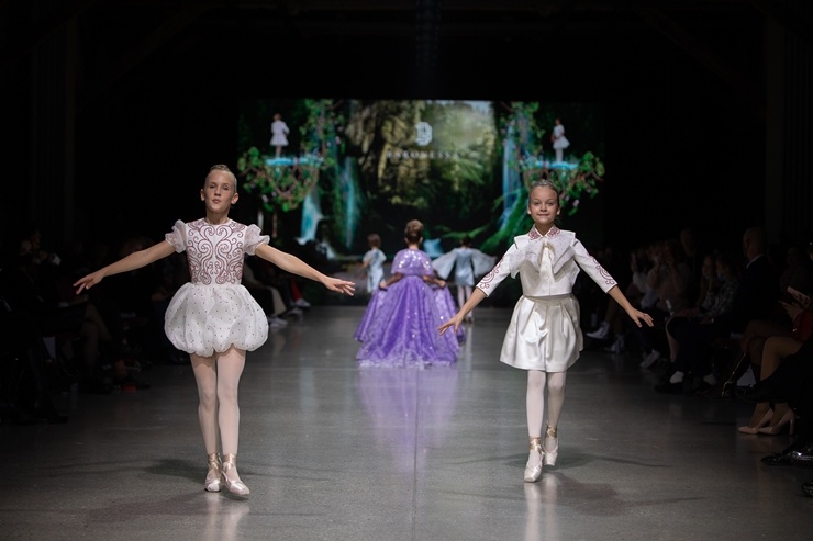 Rīgas modes nedēļa «Riga Fashion Week» piedāvā bērnu apģērbu kolekciju BARONESSA 293468