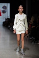 Rīgas modes nedēļa «Riga Fashion Week» piedāvā bērnu apģērbu kolekciju BARONESSA 5