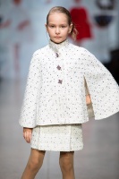 Rīgas modes nedēļa «Riga Fashion Week» piedāvā bērnu apģērbu kolekciju BARONESSA 7