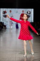 Rīgas modes nedēļa «Riga Fashion Week» piedāvā bērnu apģērbu kolekciju BARONESSA 10