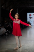 Rīgas modes nedēļa «Riga Fashion Week» piedāvā bērnu apģērbu kolekciju BARONESSA 14
