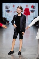 Rīgas modes nedēļa «Riga Fashion Week» piedāvā bērnu apģērbu kolekciju BARONESSA 16