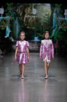Rīgas modes nedēļa «Riga Fashion Week» piedāvā bērnu apģērbu kolekciju BARONESSA 22