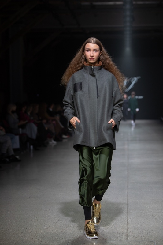 Rīgas modes nedēļa «Riga Fashion Week» piedāvā jauniešu apģērbu kolekciju NATALIJA JANSONE. Foto: Mark Litvyakov 293485