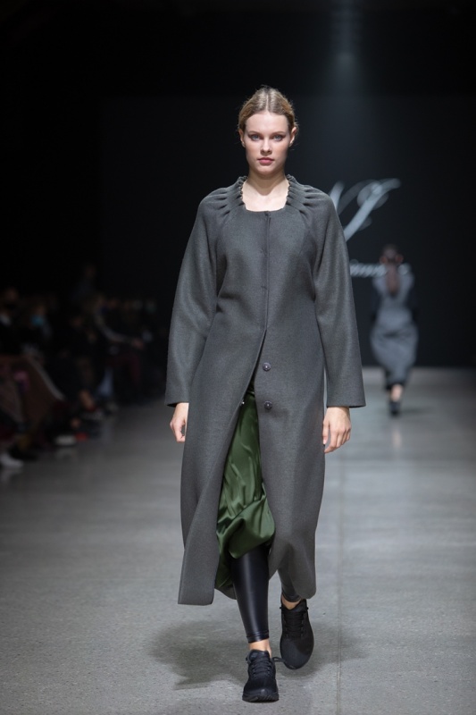 Rīgas modes nedēļa «Riga Fashion Week» piedāvā jauniešu apģērbu kolekciju NATALIJA JANSONE. Foto: Mark Litvyakov Rīgas modes nedēļa «Riga Fashion Week» piedāvā jauniešu apģērbu kolekciju NATALIJA JANSONE. Foto: Mark Litvyakov 293499