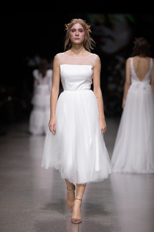 Rīgas modes nedēļa «Riga Fashion Week» piedāvā balto kleitu kolekciju KATYA KATYA LONDON 293508