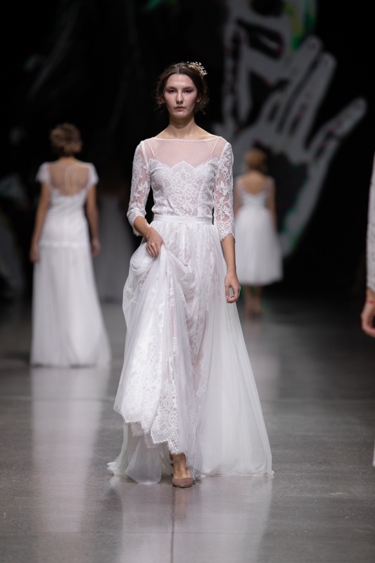 Rīgas modes nedēļa «Riga Fashion Week» piedāvā balto kleitu kolekciju KATYA KATYA LONDON 293511