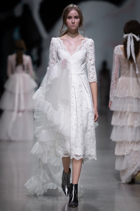 Rīgas modes nedēļa «Riga Fashion Week» piedāvā balto kleitu kolekciju KATYA KATYA LONDON 293522