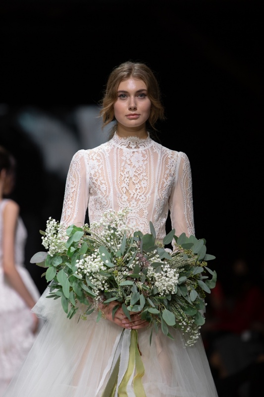 Rīgas modes nedēļa «Riga Fashion Week» piedāvā balto kleitu kolekciju KATYA KATYA LONDON 293525