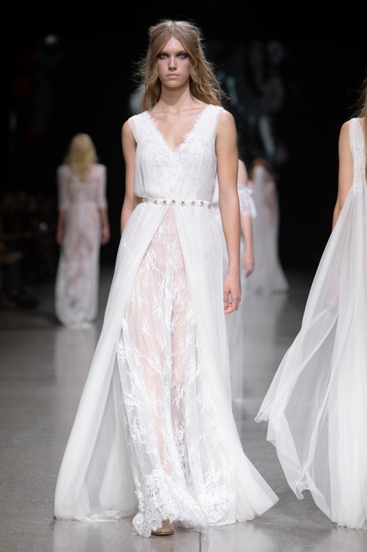 Rīgas modes nedēļa «Riga Fashion Week» piedāvā balto kleitu kolekciju KATYA KATYA LONDON 293535