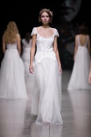 Rīgas modes nedēļa «Riga Fashion Week» piedāvā balto kleitu kolekciju KATYA KATYA LONDON 5