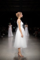 Rīgas modes nedēļa «Riga Fashion Week» piedāvā balto kleitu kolekciju KATYA KATYA LONDON 9