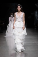 Rīgas modes nedēļa «Riga Fashion Week» piedāvā balto kleitu kolekciju KATYA KATYA LONDON 14
