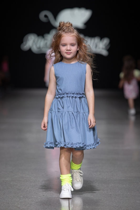 Rīgas modes nedēļa «Riga Fashion Week» piedāvā bērnu apģērbu kolekciju ROCK&MOUSE. Foto: Mark Litvyakov 293681