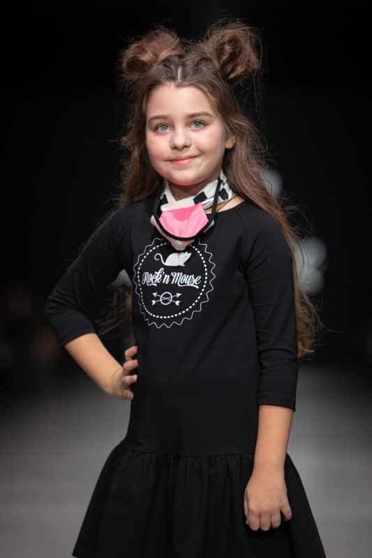 Rīgas modes nedēļa «Riga Fashion Week» piedāvā bērnu apģērbu kolekciju ROCK&MOUSE. Foto: Mark Litvyakov 293682