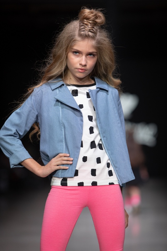 Rīgas modes nedēļa «Riga Fashion Week» piedāvā bērnu apģērbu kolekciju ROCK&MOUSE. Foto: Mark Litvyakov 293683