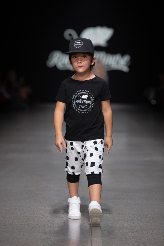 Rīgas modes nedēļa «Riga Fashion Week» piedāvā bērnu apģērbu kolekciju ROCK&MOUSE. Foto: Mark Litvyakov 293684