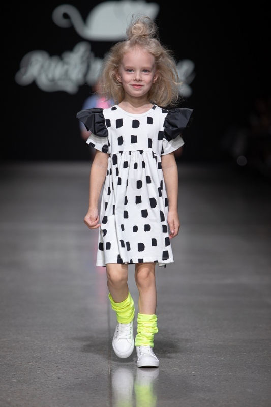 Rīgas modes nedēļa «Riga Fashion Week» piedāvā bērnu apģērbu kolekciju ROCK&MOUSE. Foto: Mark Litvyakov 293685
