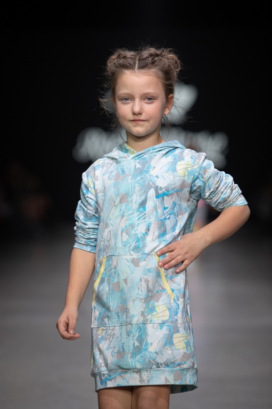 Rīgas modes nedēļa «Riga Fashion Week» piedāvā bērnu apģērbu kolekciju ROCK&MOUSE. Foto: Mark Litvyakov 293687
