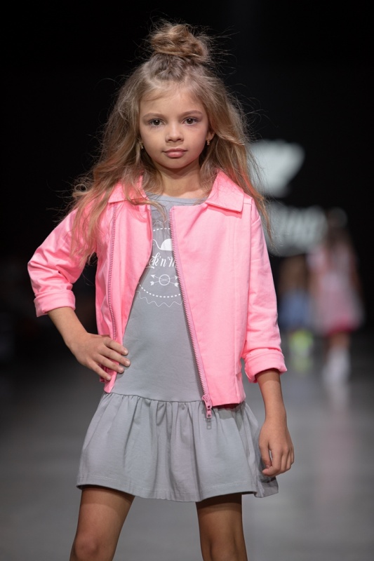 Rīgas modes nedēļa «Riga Fashion Week» piedāvā bērnu apģērbu kolekciju ROCK&MOUSE. Foto: Mark Litvyakov 293692