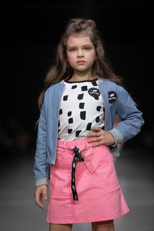 Rīgas modes nedēļa «Riga Fashion Week» piedāvā bērnu apģērbu kolekciju ROCK&MOUSE. Foto: Mark Litvyakov 293693