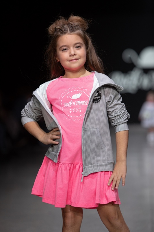 Rīgas modes nedēļa «Riga Fashion Week» piedāvā bērnu apģērbu kolekciju ROCK&MOUSE. Foto: Mark Litvyakov 293696