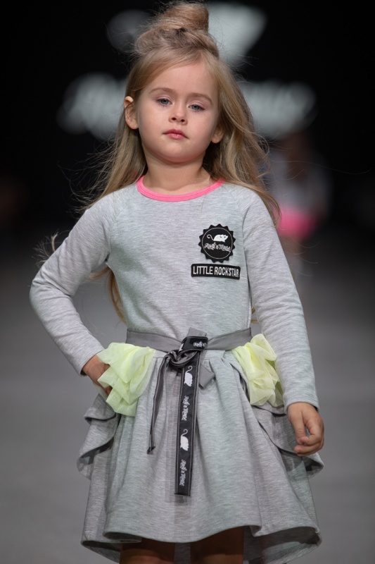 Rīgas modes nedēļa «Riga Fashion Week» piedāvā bērnu apģērbu kolekciju ROCK&MOUSE. Foto: Mark Litvyakov 293697