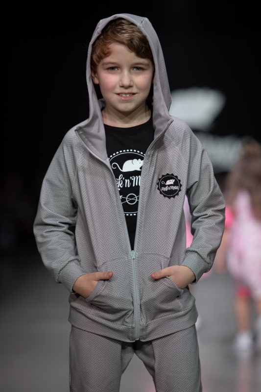 Rīgas modes nedēļa «Riga Fashion Week» piedāvā bērnu apģērbu kolekciju ROCK&MOUSE. Foto: Mark Litvyakov 293699