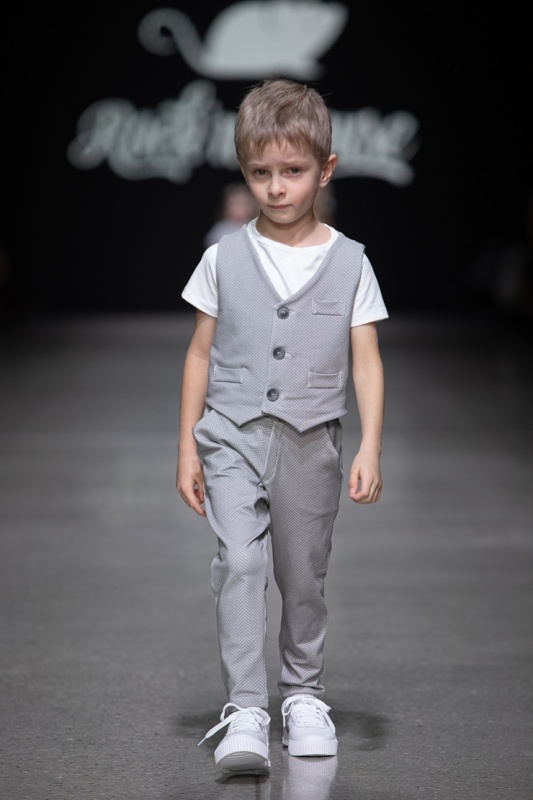 Rīgas modes nedēļa «Riga Fashion Week» piedāvā bērnu apģērbu kolekciju ROCK&MOUSE. Foto: Mark Litvyakov 293704