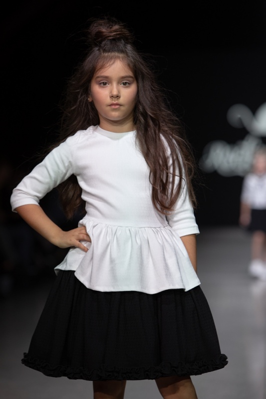 Rīgas modes nedēļa «Riga Fashion Week» piedāvā bērnu apģērbu kolekciju ROCK&MOUSE. Foto: Mark Litvyakov 293707