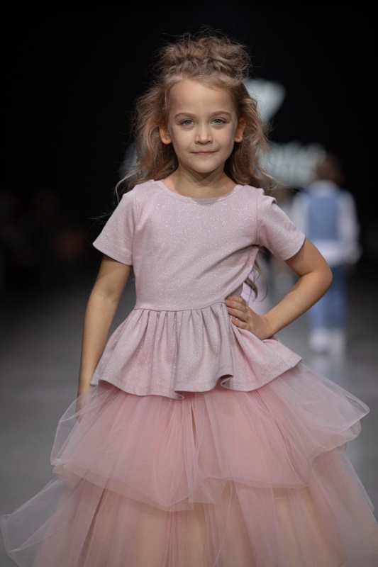 Rīgas modes nedēļa «Riga Fashion Week» piedāvā bērnu apģērbu kolekciju ROCK&MOUSE. Foto: Mark Litvyakov 293710