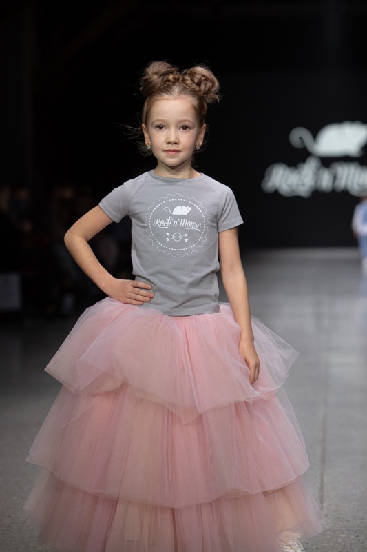 Rīgas modes nedēļa «Riga Fashion Week» piedāvā bērnu apģērbu kolekciju ROCK&MOUSE. Foto: Mark Litvyakov 293711