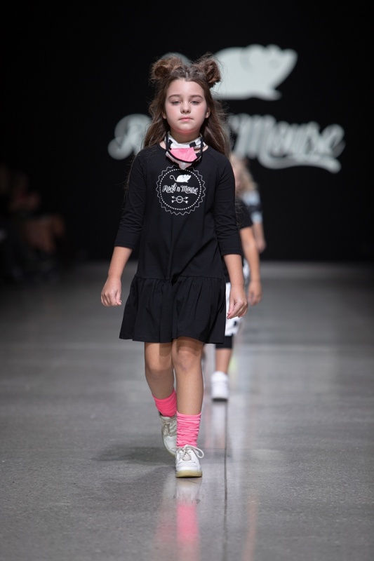 Rīgas modes nedēļa «Riga Fashion Week» piedāvā bērnu apģērbu kolekciju ROCK&MOUSE. Foto: Mark Litvyakov 293712