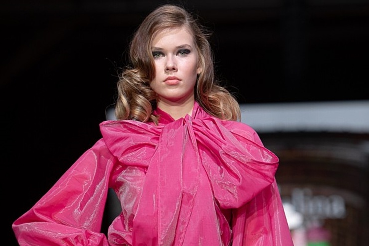 Rīgas modes nedēļa «Riga Fashion Week» piedāvā apģērbu kolekciju SELINA KEER 293713