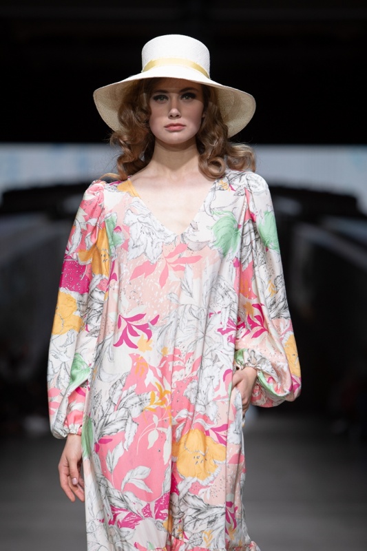 Rīgas modes nedēļa «Riga Fashion Week» piedāvā apģērbu kolekciju SELINA KEER 293730