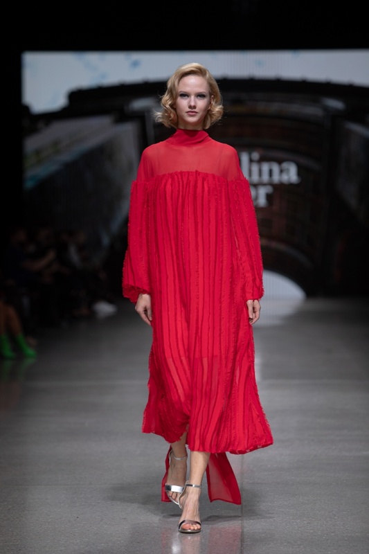 Rīgas modes nedēļa «Riga Fashion Week» piedāvā apģērbu kolekciju SELINA KEER 293735