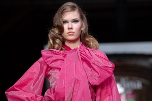 Rīgas modes nedēļa «Riga Fashion Week» piedāvā apģērbu kolekciju SELINA KEER 1