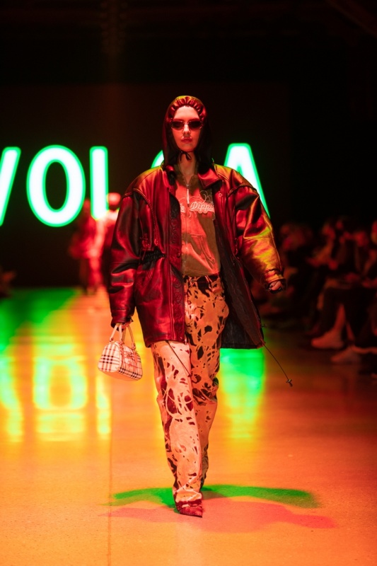 Rīgas modes nedēļa «Riga Fashion Week» piedāvā apģērbu kolekciju VOLGA VINTAGE 293775