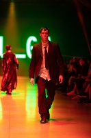 Rīgas modes nedēļa «Riga Fashion Week» piedāvā apģērbu kolekciju VOLGA VINTAGE 32