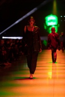 Rīgas modes nedēļa «Riga Fashion Week» piedāvā apģērbu kolekciju VOLGA VINTAGE 35