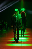 Rīgas modes nedēļa «Riga Fashion Week» piedāvā apģērbu kolekciju VOLGA VINTAGE 38