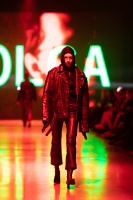 Rīgas modes nedēļa «Riga Fashion Week» piedāvā apģērbu kolekciju VOLGA VINTAGE 39