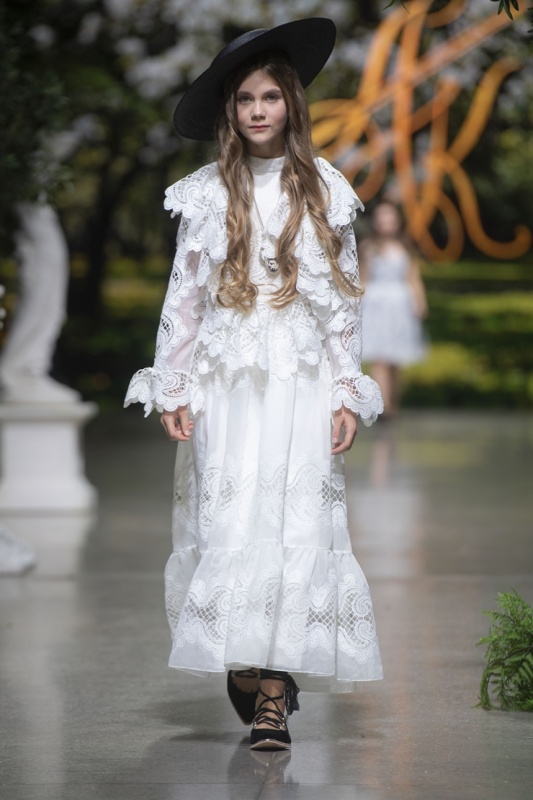 Rīgas modes nedēļa «Riga Fashion Week» piedāvā bērnu apģērbu kolekciju ARISTOCRAT KIDS 293821