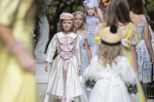 Rīgas modes nedēļa «Riga Fashion Week» piedāvā bērnu apģērbu kolekciju ARISTOCRAT KIDS 44