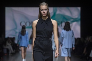 Rīgas modes nedēļa «Riga Fashion Week» piedāvā apģērbu kolekciju COLLECTED STORY 7