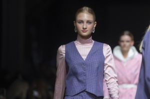 Rīgas modes nedēļa «Riga Fashion Week» piedāvā apģērbu kolekciju NONAME ATELIER 34