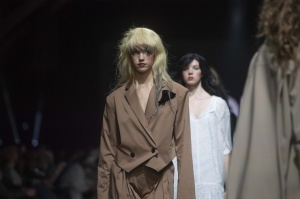 Rīgas modes nedēļa «Riga Fashion Week» piedāvā apģērbu kolekciju NOLO 68