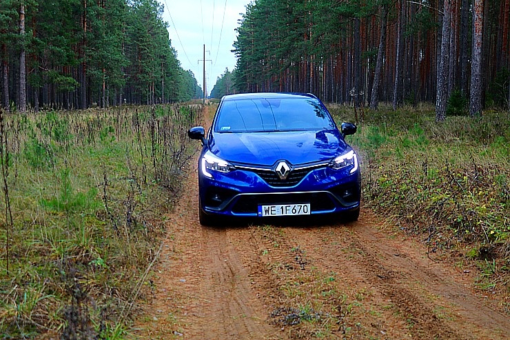 Travelnews.lv ar jauno «Renault Clio» ceļo uz Kārļiem, lai dotos pārgājienā gar Amatu 294428